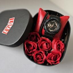 باکس هدیه مردانه شامل ساعت جیشاک مشکی و یک عدد دستبند استیل کارتیر  و گل