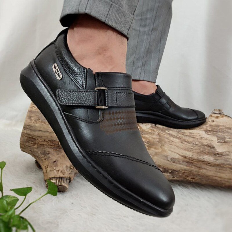 کفش مردانه چرم طبیعی مدل چسبی ارسال رایگان سایز 41 تا 44 جنس چرم طبیعی گاوی قالب استاندارد کفش مردانه کفش پسرانه 