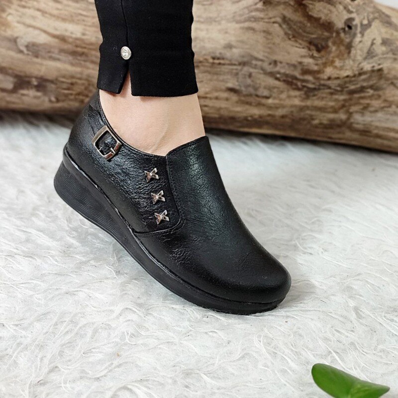 کفش زنانه طبی مدل ساینا ایکس سایز 37 تا 41 جنس چرم صنعتی درجه یک قالب استاندارد لژ سه سانت کفش زنانه کفش مجلسی