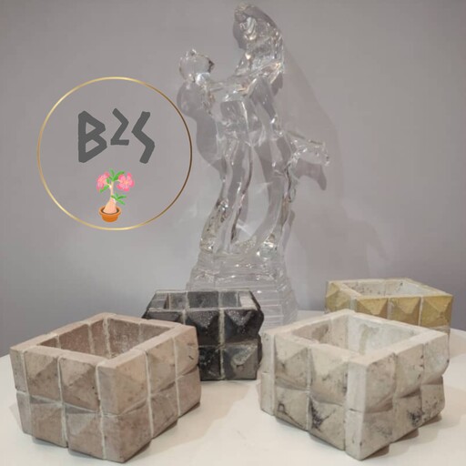 گلدان سنگ مصنوعی مدل نسرین  ابعاد 8.5در8.5در5،(پسکرایه هزینه ارسال موقع تحویل به عهده مشتری)