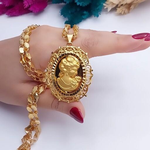 گردنبند بلند طرح طلا جدید طرح مریم مقدس رنگ ثابت بدون حساسیت  زنجیر 1متری بیروتی  شماره طلا دار