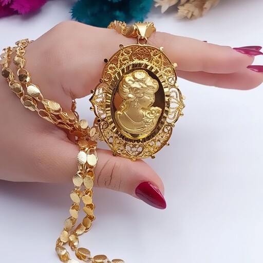 گردنبند بلند طرح طلا جدید طرح مریم مقدس رنگ ثابت بدون حساسیت  زنجیر 1متری بیروتی  شماره طلا دار