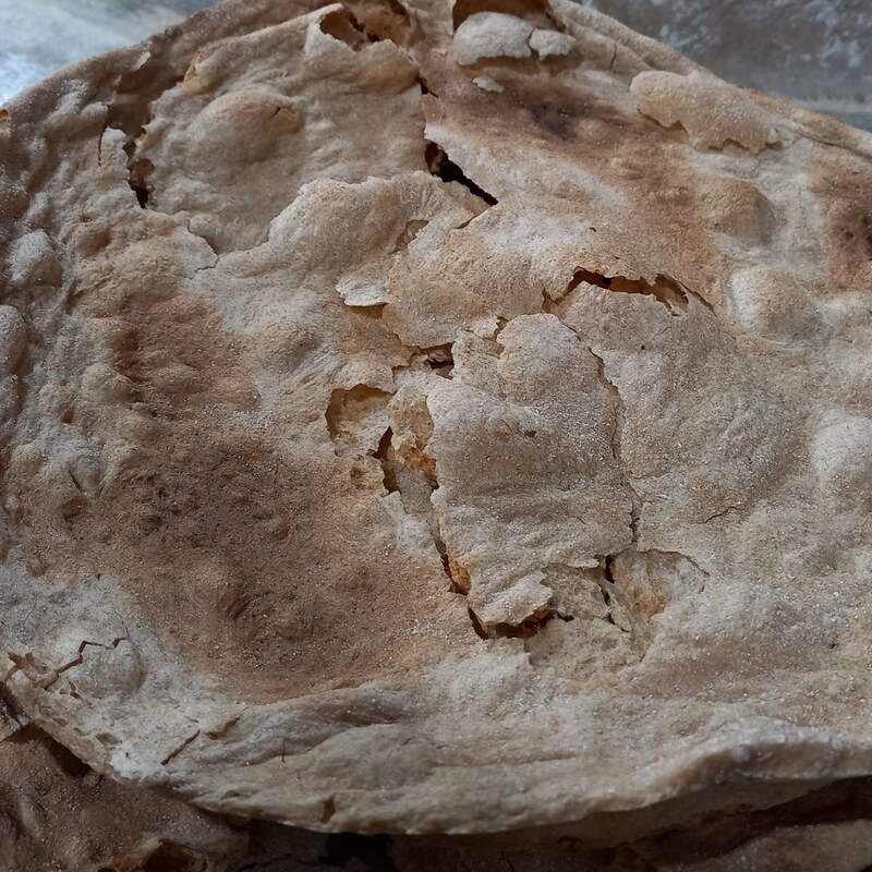 نان خشک تنوری با آرد کامل(نیم کیلویی)