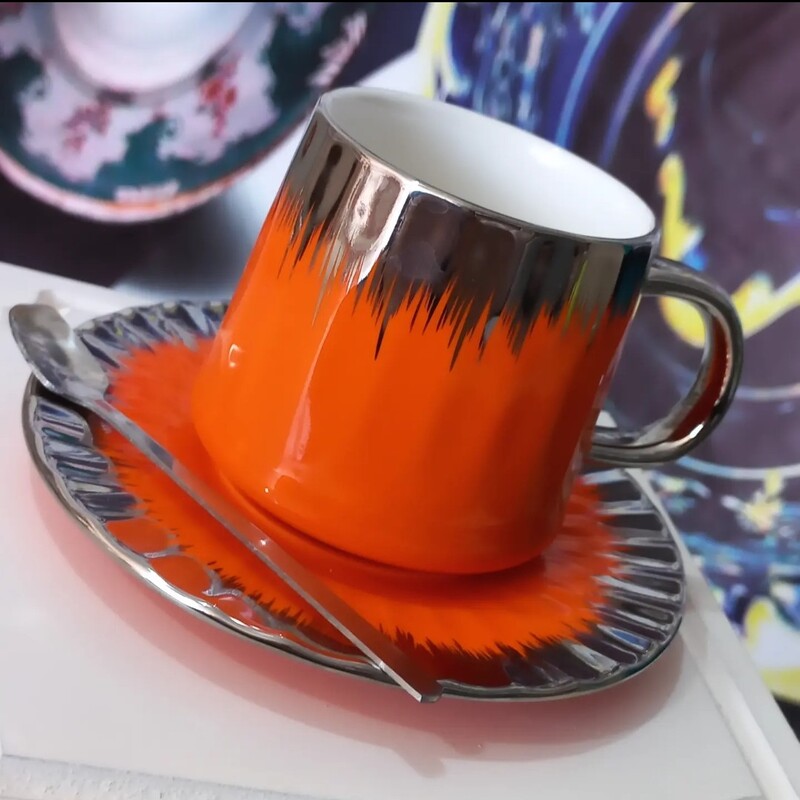   ماگ سرامیکی یا فنجان با زیره سرامیکی همراه با قاشق استیل 