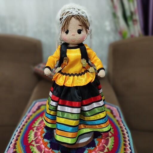 عروسک دختر با لباس محلی
