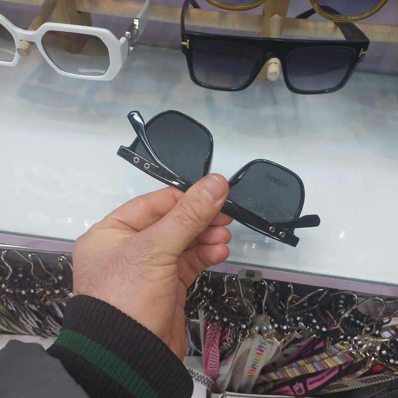 عینک آفتابی مردانه و زنانه مارک جنتل مانستر مدل مربعی(رنگ مشکی)