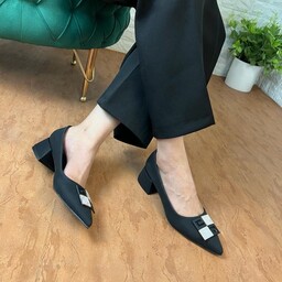 کفش زنانه پاشنه پهن با متریال خارجی راحت رنگ کرم و مشکی  پاشنه 3.5 سانت سایز 37 و 38 ارسال فقط با پست رایگان 