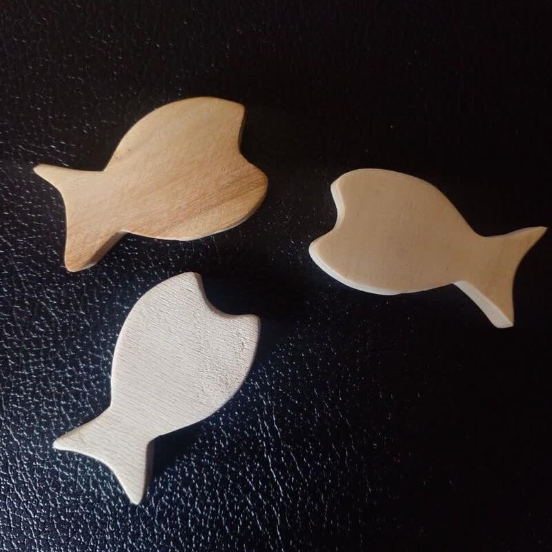 ماهی چوبی کوچک خام جهت استفاده در ساخت انواع دست سازه های هنری