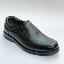 حراج کفش چرم مردانه  مارک شهپر( ارسال رایگان)رویه چرم گاوی .آستر و کفی چرم بزی . زیره پیو طبی سایز 40تا45 در کفش لیندا