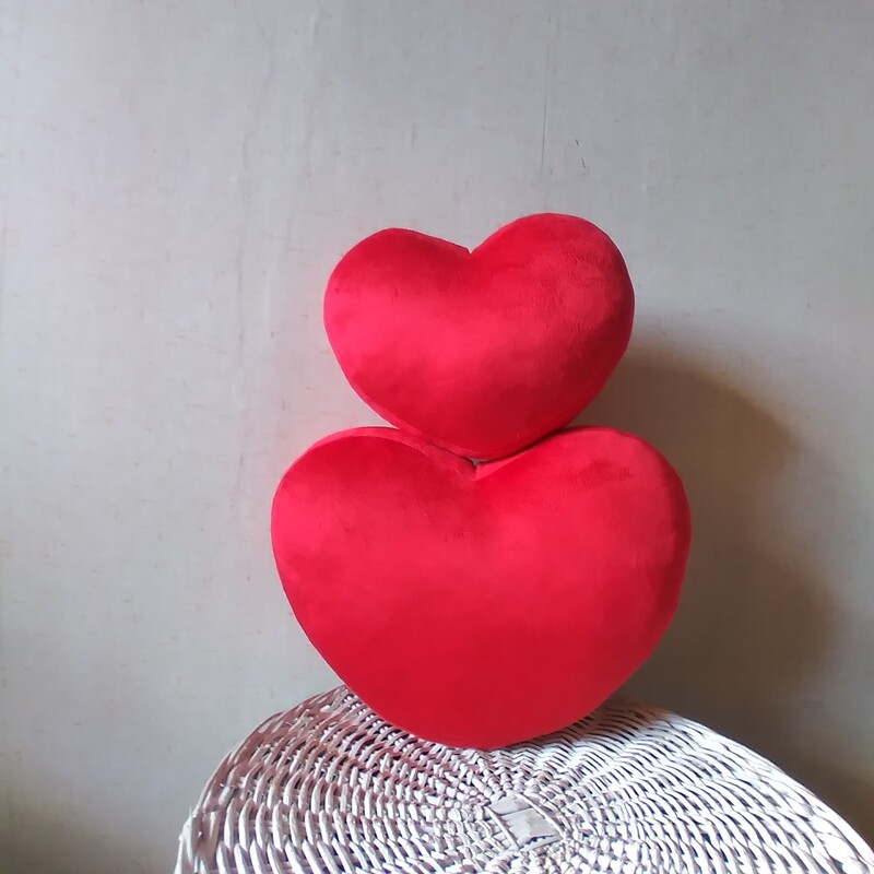 مجموعه دو عددی کوسن عروسکی قلبی طرح ولنتاین رنگ قرمز کد bt