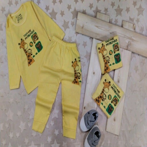 لباس نوزادی و بچگانهبلوز شلوار  سایز 4و5 طرح زرافه زرد