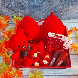 باکس قرمز هدیه ولنتاین یا هدیه و کادو تولد زنانه بسیار شیک و خاص شامل لباس زیر و شورت و خرس قرمز و لوازم آرایشی و باکلاس