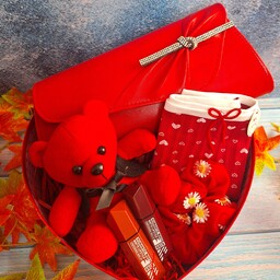 باکس هدیه ی قرمز زنانه مناسب ولنتاین و هدیه تولد و هدیه عروس شامل کیف عروس و خرس و لباس زیر و لوازم آرایشی (پک هدیه)