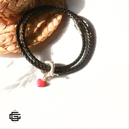 دستبند چرمی با قفل ملوانی و آویز قلب قرمز
