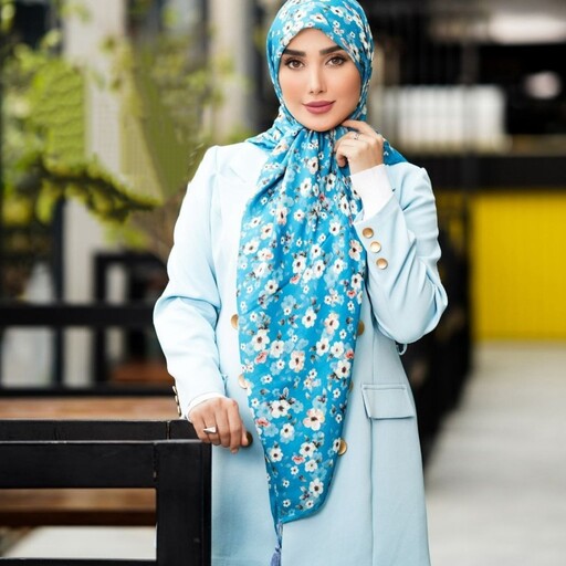 روسری آبی با گلهای سفید نخ سیااسکارف(ستاره ی آبی)