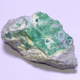 واریسیت سنگ واریسیت راف واریسیت اصل طبیعی معدنی با رنگ سبز دلنواز و فوق العاده آرامش بخش بسیار کمیاب و کلکسیونی کد RV123