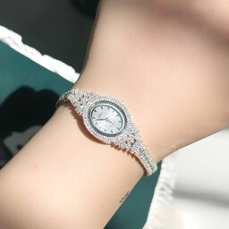 ساعت نقره زنانه عیار 925 با روکش طلای سفید موتور اصل ژاپن همراه فاکتور معتبر طرح جواهر