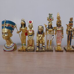 مجسمه برنجی مدل مصری . وارداتی .کیفیت عالی . رنگ آمیزی شده. قیمت ذکر شده برای یک عدد میباشد. ارتفاع حدودا 9 سانت