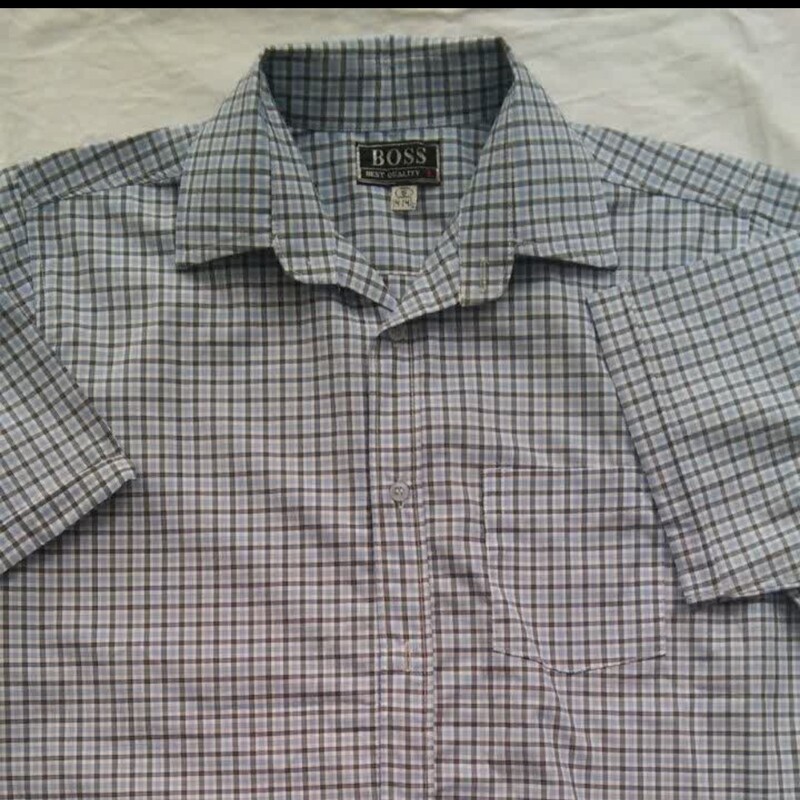 پیراهن مردانه استین کوتاه در چهار رنگ ودر چهار سایز اسمال ومدیوم ولارج وایکس لارج جنس تترون بدون ابرفت یقه نرم  کد 126