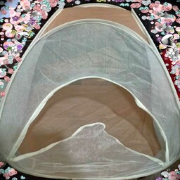 پشه بند طرح چادر مسافرتی با کفی یک تیکه جهت حفاظت نوزاد از سمت هم زمین هم هوا ابعاد یک متر در یک مترمناسب تا یکسال و نیم
