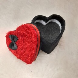 جعبه کادو کوچک  قلبی خزدار قرمز  مناسب هدیه ولنتاین  جاانگشتری وگردنبند موجوده آماده فروش 