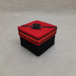 جعبه کادو کوچک مربع مخمل  قرمز  مناسب هدیه ولنتاین  موجوده آماده فروش 