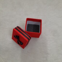 جعبه کادو کوچک  قرمز  مناسب هدیه ولنتاین  ابر داخلش دارد موجوده آماده فروش 