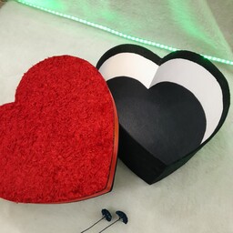 جعبه کادو   بزرگ قلبی مناسب هدیه ولنتاین  موجود ه آماده فروش 