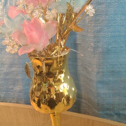 گلدان شیشه ای پایه دار آبگاری شده با رنگ طلای کار شده با گل کریستال مات دو رنگ صورتی وفیروزه ای  قابل شستشو