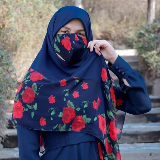 روسری دور حریر  وسط کرپ سورمه ای و چهار طرف حریر  گل دار  کاری از مزون حجاب تبسم همراه با هدیه