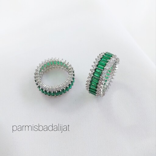 انگشتر استیل زنانه جواهری با کریستال های سبز و سفید رنگ ثابت