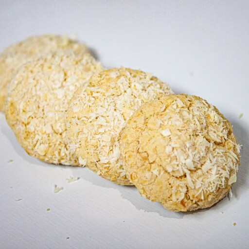 شیرینی برنجی نارگیلی  آکو ، سالم و طبیعی ،  بدون مواد افزودنی (بسته بندی 300 گرم)