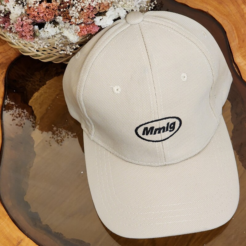 کلاه وارداتی درجه یک،با قابلیت تنظیم سایز ،رنگ کرم