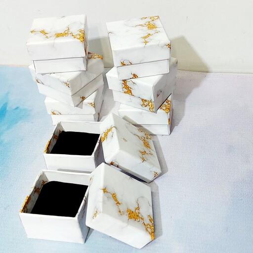 جعبه طلا و جواهر و بدلیجات  24 عددی انگشتر   هارد باکس  مقوایی  طرح  سنگ سفید طلایی مرمر  کهن تهران