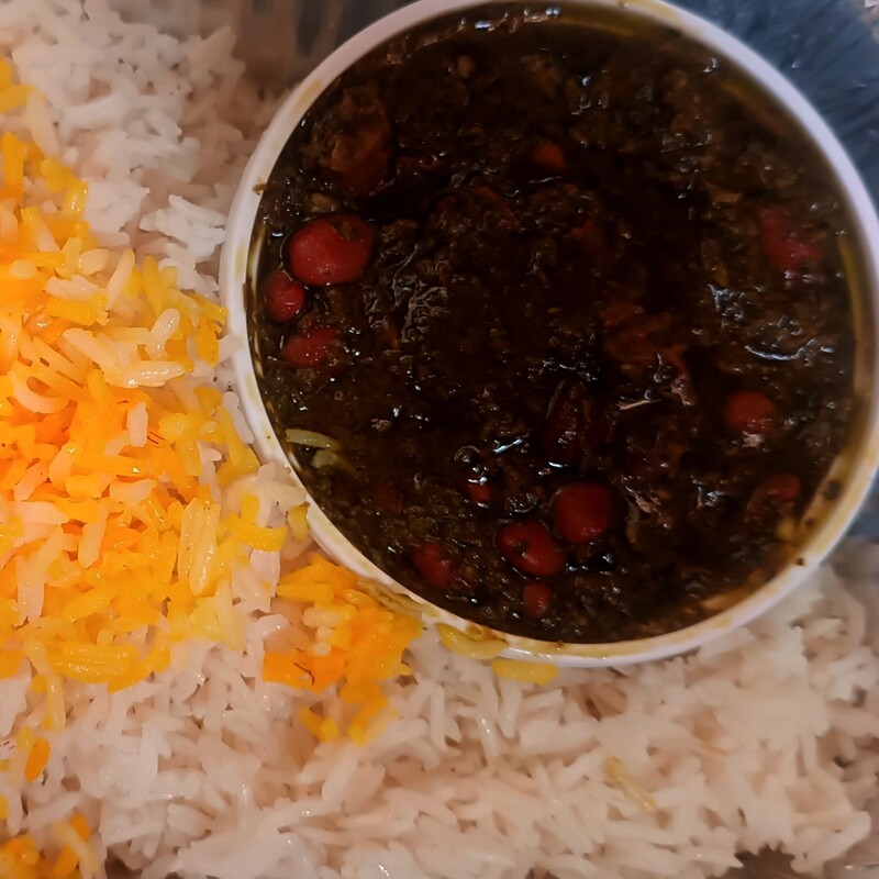 خورشت قورمه سبزی لذیذ با برنج ایرانی طارم هاشمی 