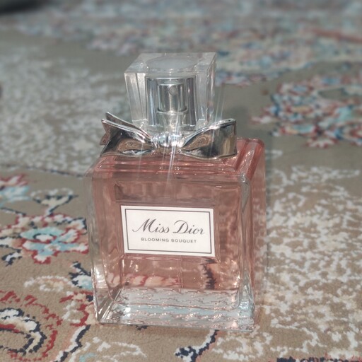 ادکلن زنانه میس دیور (MISS Dior)