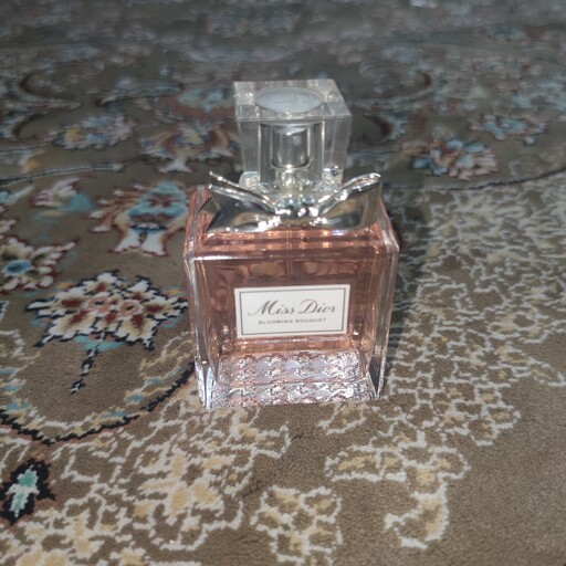 ادکلن زنانه میس دیور (MISS Dior)