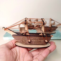 کشتی چوبی دکوری   سایز کوچک بسیار زیبا و جذاب  گفته میشود کشتی بادبان دار در فنگ شویی نماد برکت و فزونی نعمت است