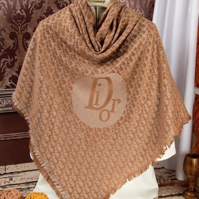 روسری کشمیر لمه دار وارداتی مارک دیور Dior دو رو قواره 140  رنگبندی 