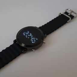 ساعت مچی L.E.D طرح ساعت هوشمند با صفحه مربعی و دایره ای و بند سیلیکونی