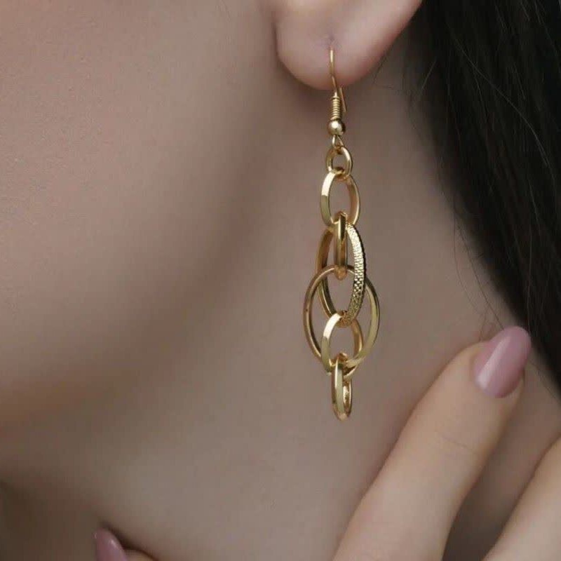 گوشواره آویز طرح طلا از برند شین بدون حساسیت و رنگ ثابت