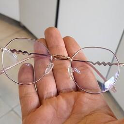 عینک طبی زنانه با عدسی بلوکات بدون نمره  همراه با جلد و دستمال عینک 