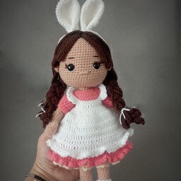 عروسک بافتنی دختر خرگوشی .اندازه تقریباً 35 سانت.یه هدیه زیبا و خااااص برای دلبندتان .لباس ها و کفش ها قابل تعویض هستن 