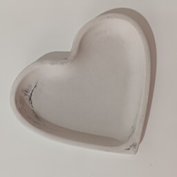 ظرف سنگ مصنوعی طرح قلب سفید ابعاد 8سانت 