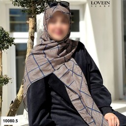 روسری نخی زنانه دوردوخت منگوله دار کیفیت چاپ بالا قواره ی 140 در 140 ایستایی عالی داره مناسب استایل روزانه