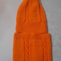 کلاه و شالگردن دومیل بچه گانه تک رنگ دستبافت وزن 167 گرم کاموا ترک قابل استفاده برای پسر بچه ها و دختر بچه هاست.