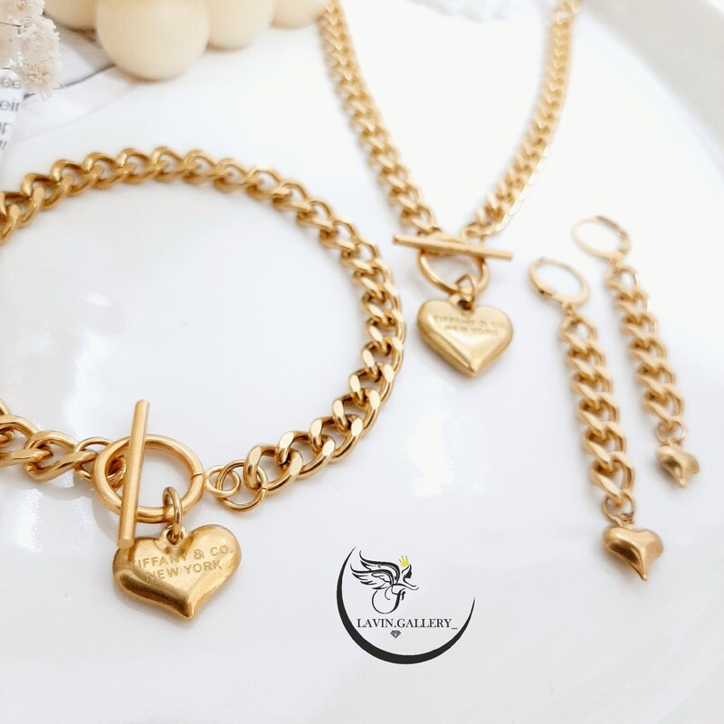 ست گردنبند دستبند گوشواره استیل زنجیر کارتیر با قلب تیفانی و قفل تی رنگ ثابت طلایی(لاوین گالری)