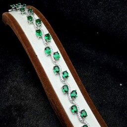 دستبند زنانه تمام نگین سبز بسیار زیبا 
رکاب نقره مخراج وآبکاری طلاسفید
سایز رایگان ارسال رابگان