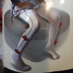 جوراب شلواری دخترانه رنگ مشکی کشی و لطیف طرح منگوله دار خیلی تو پا خوشکله