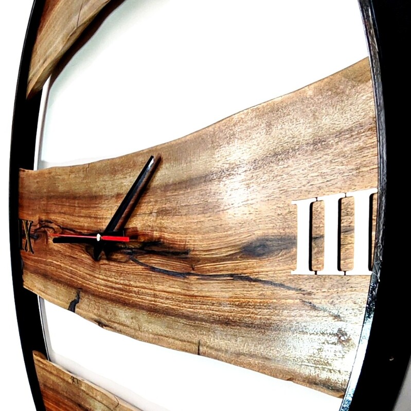 ساعت دیواری چوبی روستیک کد (2505)  چوب گردو قطر 70